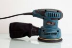 SZLIFIERKA OSCYLACYJNA ELEKTRYCZNA DO DREWNA GOS-1300 REGULACJA – miniatura 4